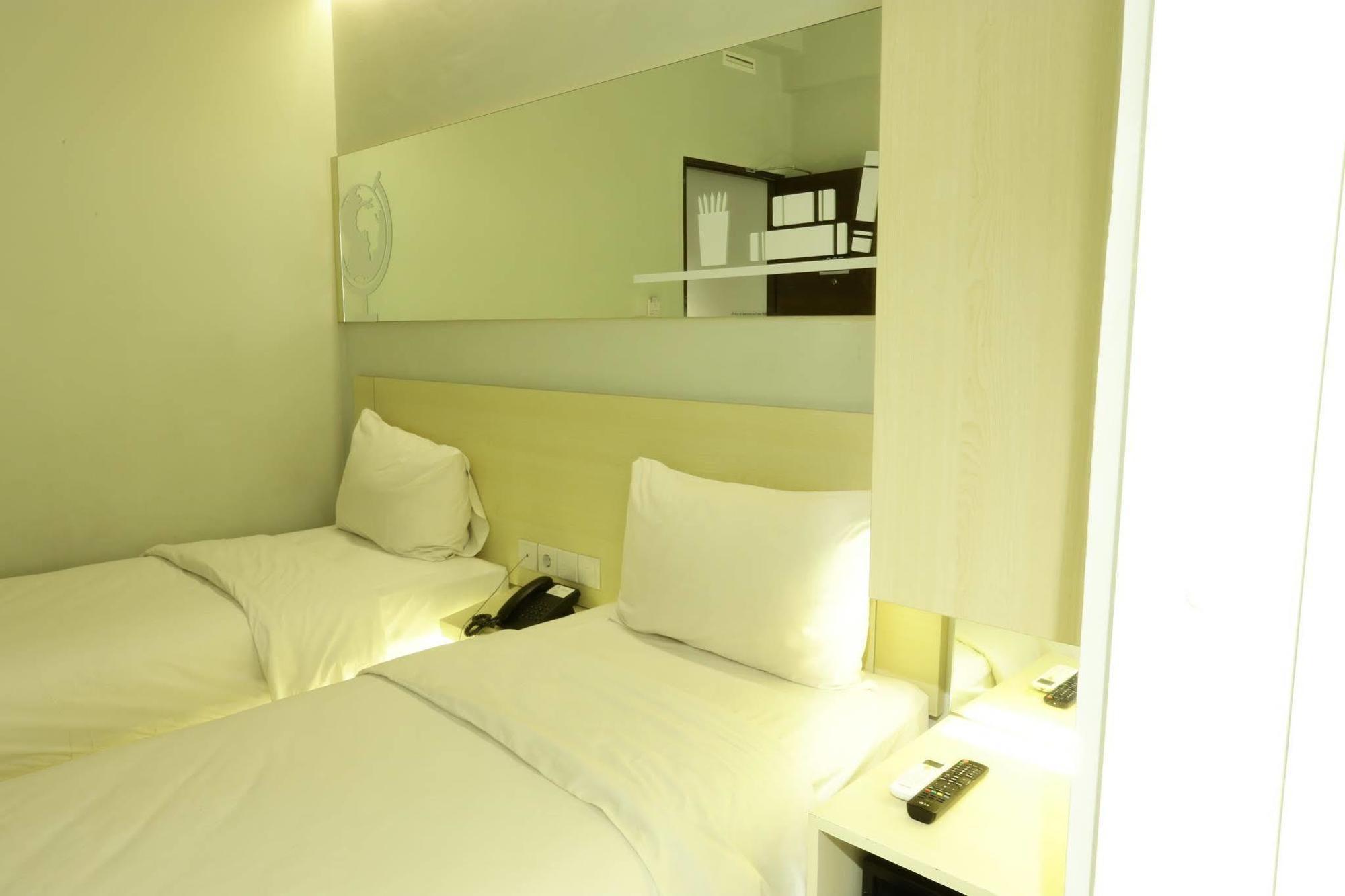 Cleo Hotel Tunjungan Surabaya Luaran gambar
