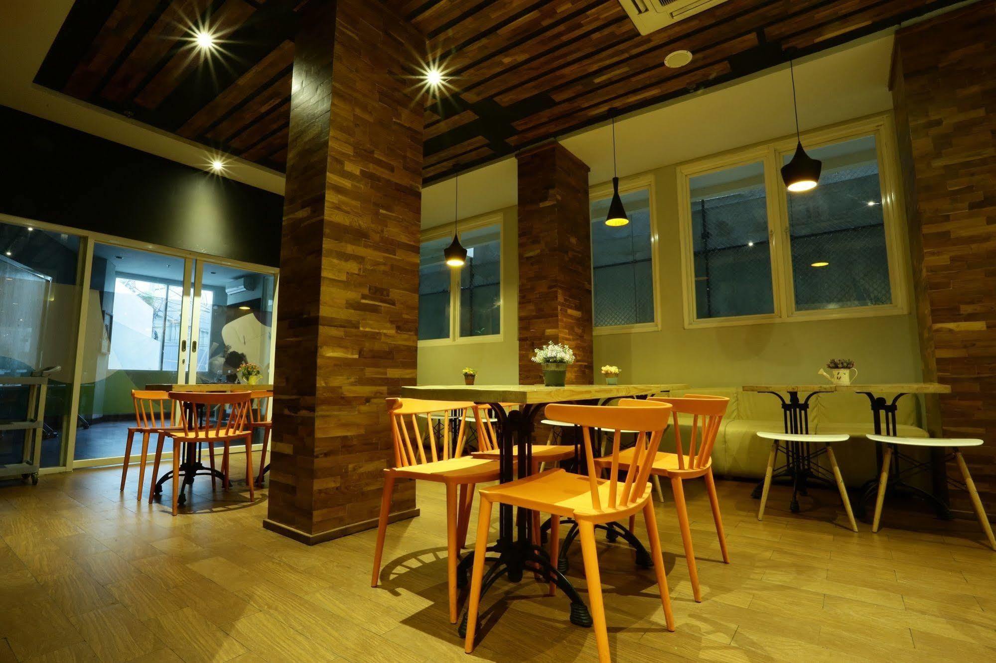 Cleo Hotel Tunjungan Surabaya Luaran gambar