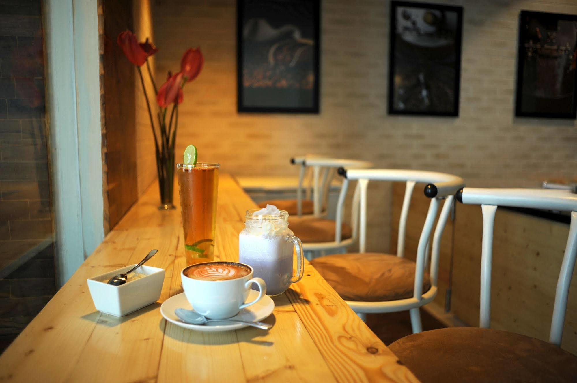 Cleo Hotel Tunjungan Surabaya Luaran gambar